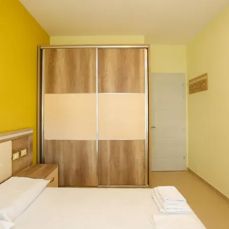 One Bedroom Sea View Apartmán *