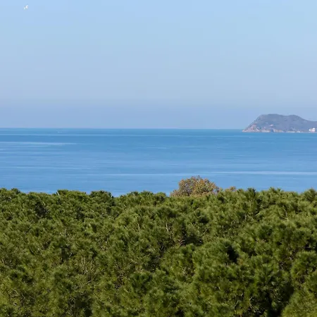 One Bedroom Sea View Apartmán *