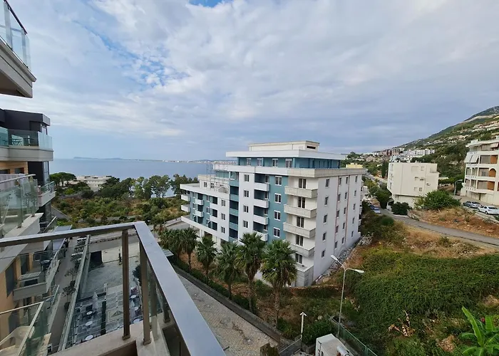 One Bedroom Sea View Apartment *